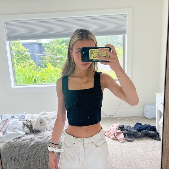 Basic black tank - Picture 1 of 2